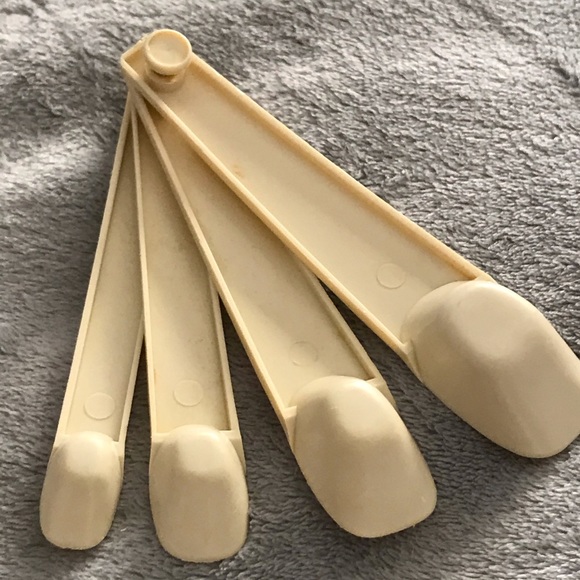 Vintage Plastic Measuring Set - Picture 4 of 6